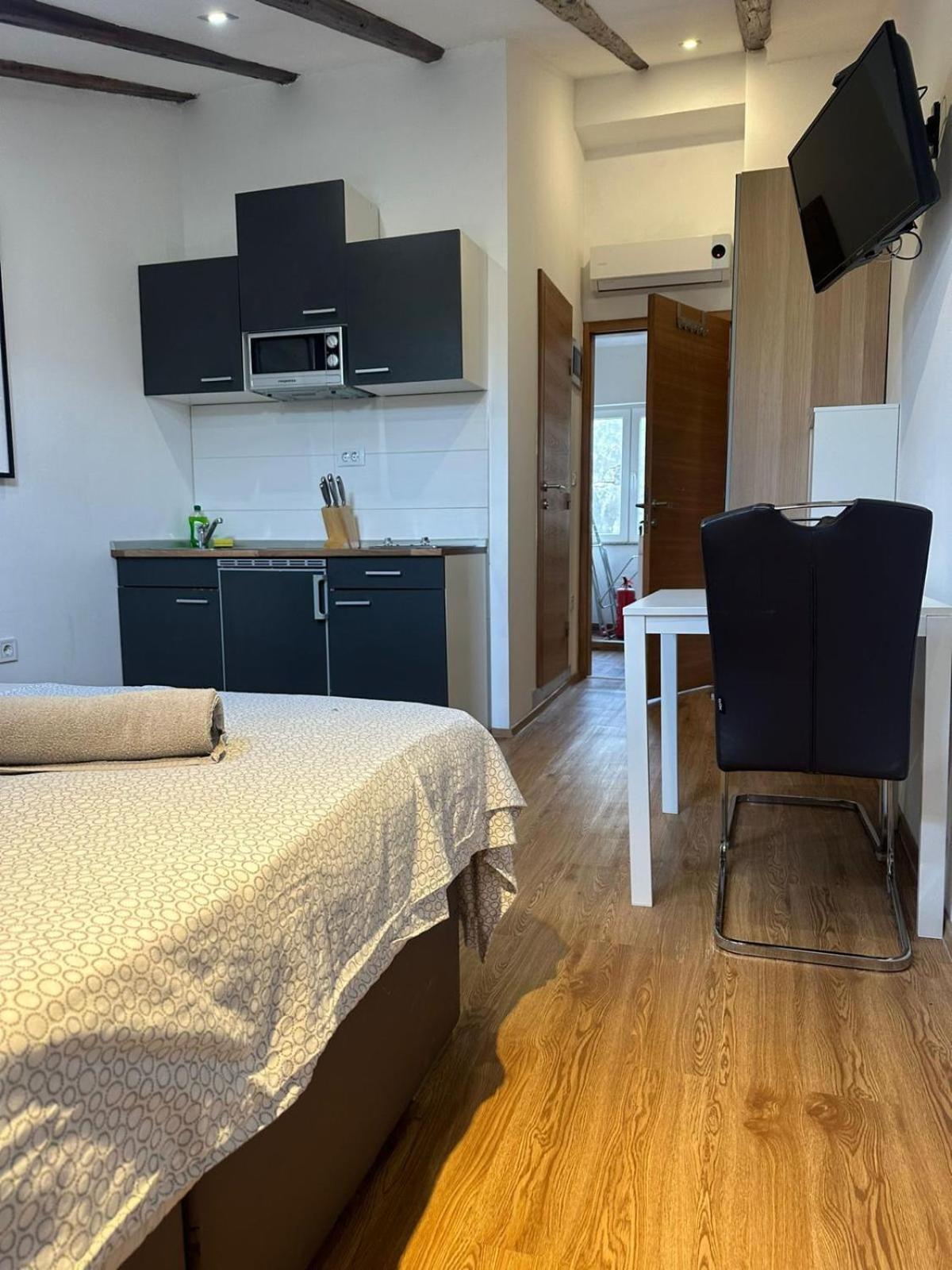 Apartment In The Heart Of Pula Exterior photo
