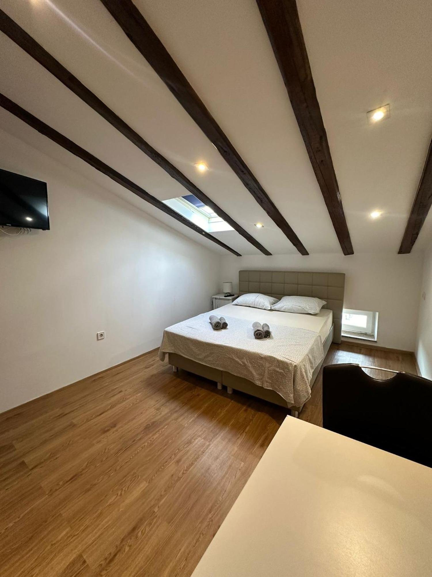 Apartment In The Heart Of Pula Exterior photo