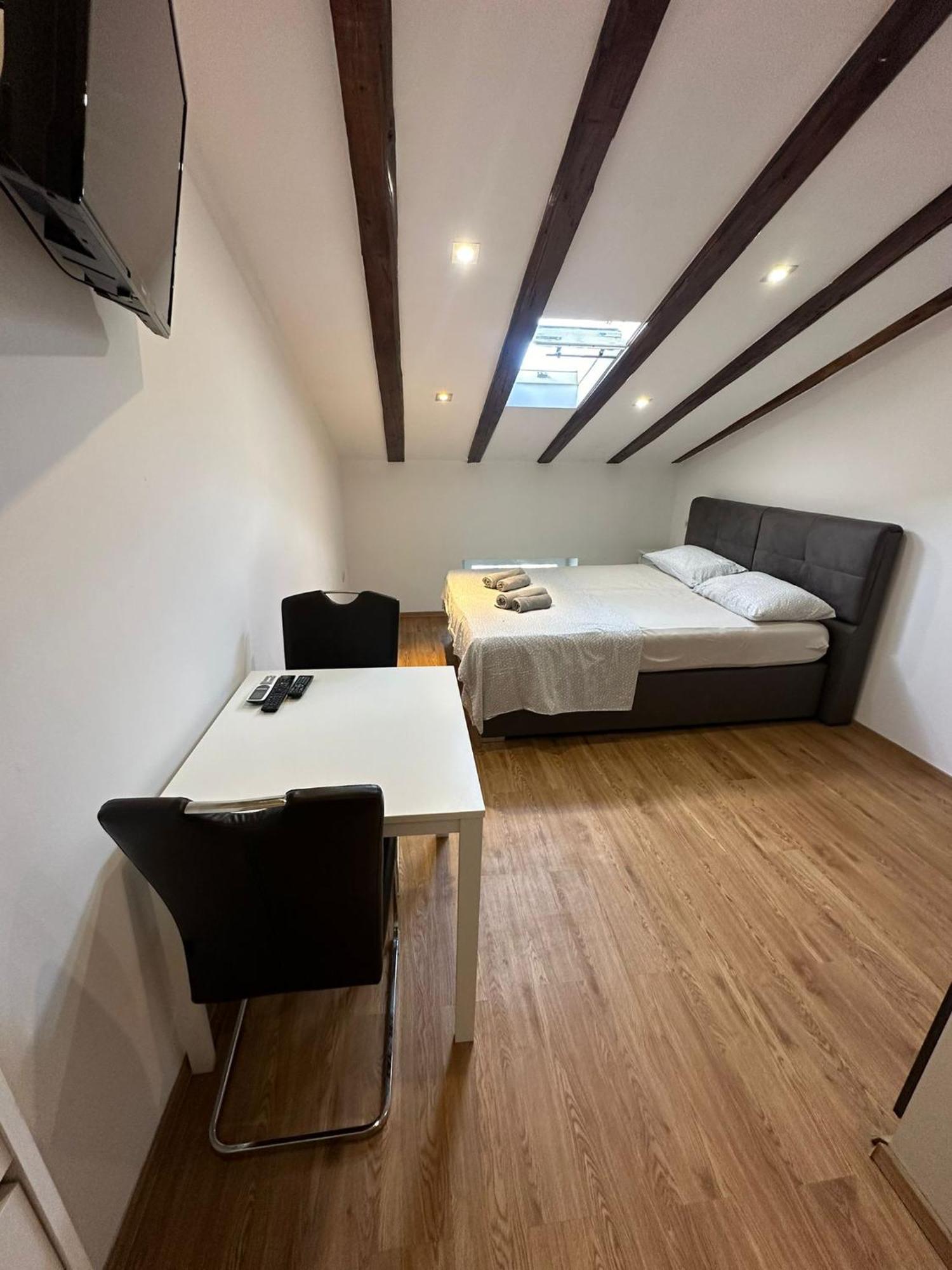Apartment In The Heart Of Pula Exterior photo